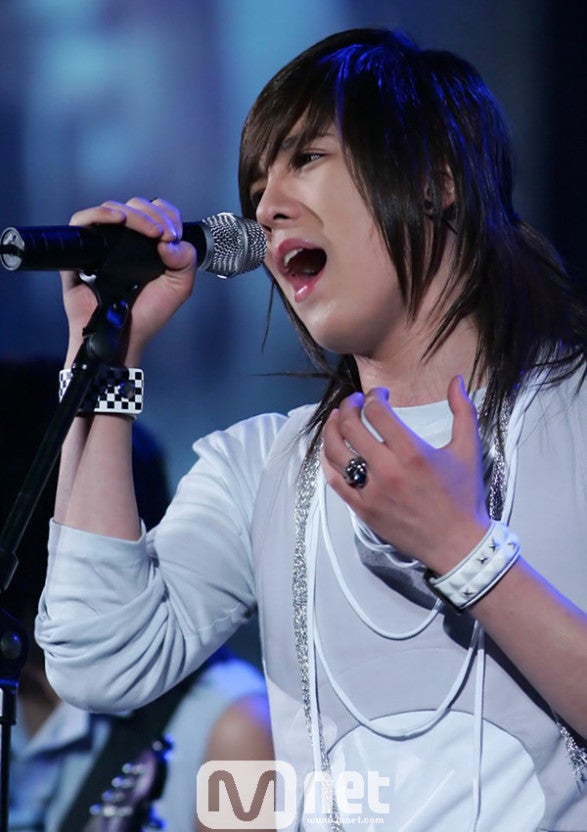 이홍기 팔찌 어디서 구할 수 있을까요?의 0번 째 이미지