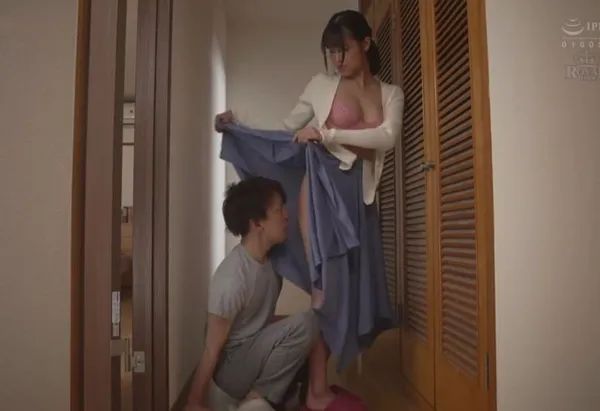 Phim Cậu Em Bị Chị Kế Bắt Chui Vô Váy… Và Vắt Kiệt Mỗi Ngày Vlxx