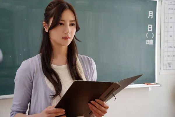 Phim Cô Giáo Ở Lại Tăng Ca Bị Cậu Học Trò Cá Biệt Bất Ngờ Chụp Thuốc Mê Vlxx