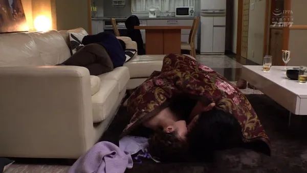 Phim Bà Xã Vụng Trộm Trùm Chăn Lén Lút Với Đồng Nghiệp Của Chồng Vlxx