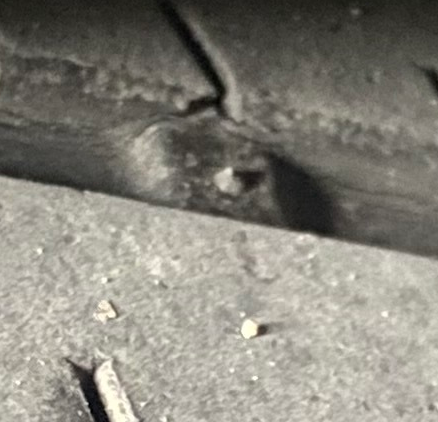 타이어 교체 해야될까요?