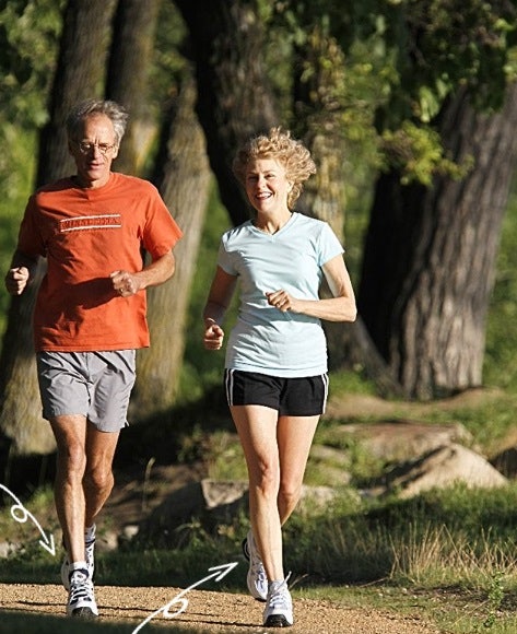 척추협착증 거꾸리 운동하면 척추 사이가 늘어나서 좋아지나요? 공원에 있는 거꾸리 기구에 매달려 있으면 허리