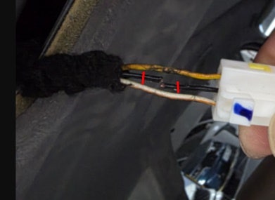 자동차 트렁크 등배선 끊어짐 3갈래중 한개 끊어졌는데 어떻하면되나요...