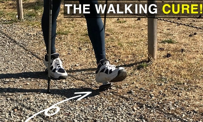 걷는게 이상하다